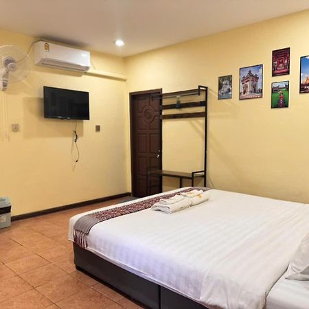 Yula Hotel Thatluang ビエンチャン エクステリア 写真