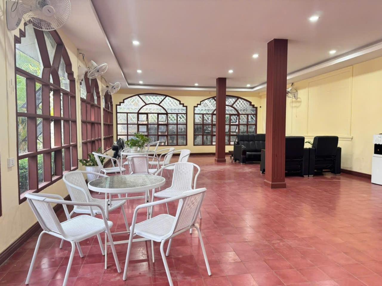 Yula Hotel Thatluang ビエンチャン エクステリア 写真